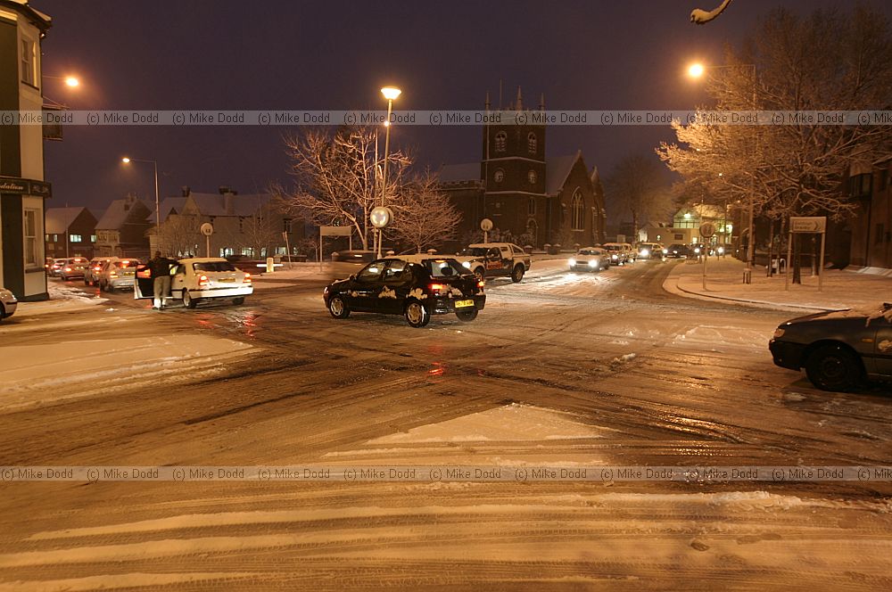 Snow Fenny Stratford causing traffic chaos