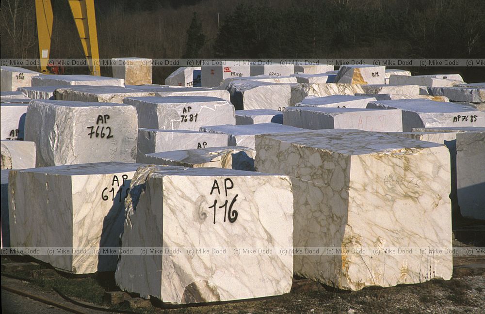 Marble blocks Isola