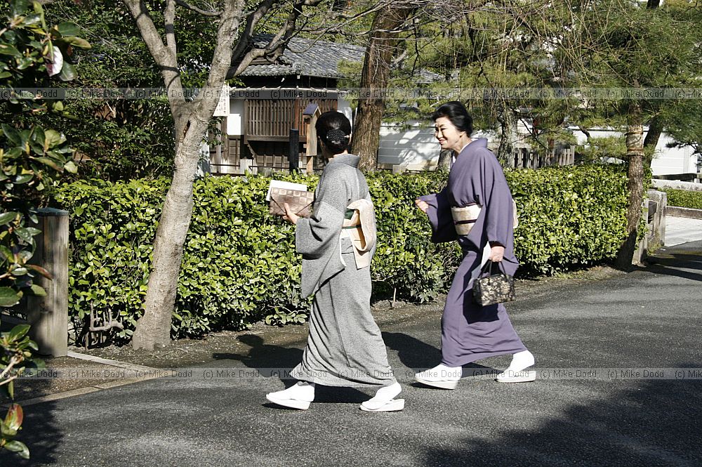 Tea ceremony women