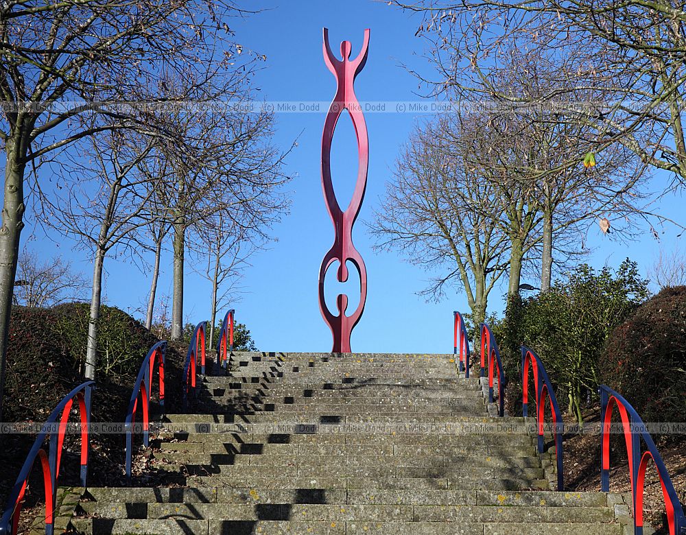 Chain reaction sculpture by Ray Smith, campbell park, Milton Keynes