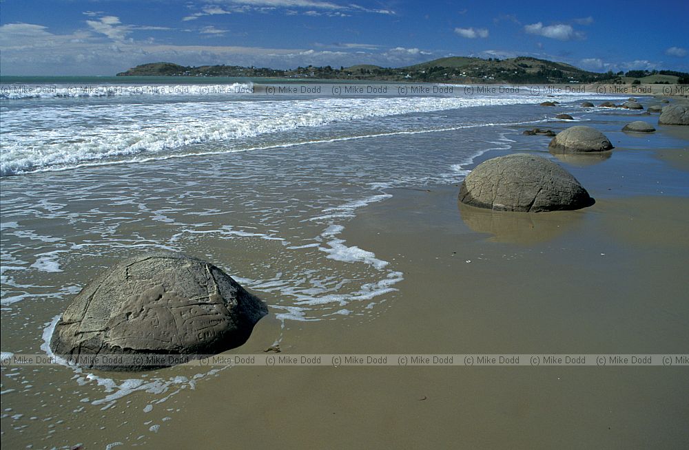 Moeraki boulders