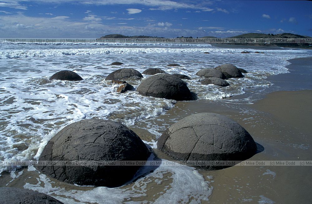 Moeraki boulders