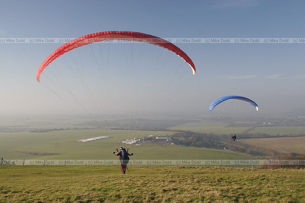 Paragliders Dunstable downs