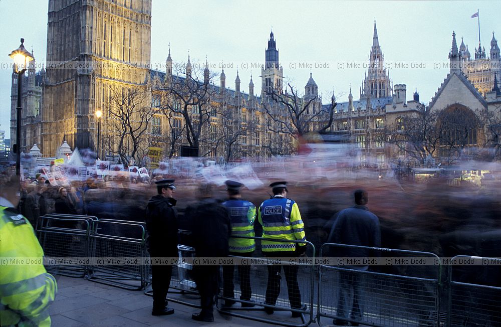 Anti-Bush march (American president) outside houses of parliament