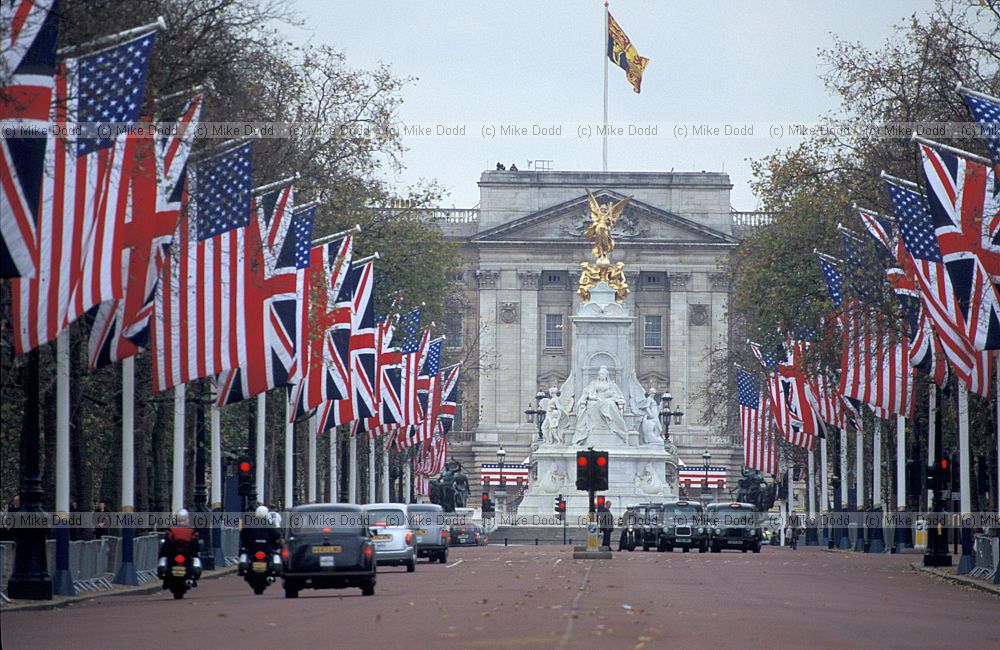 Flags the mall buckingham palace president bush's visit