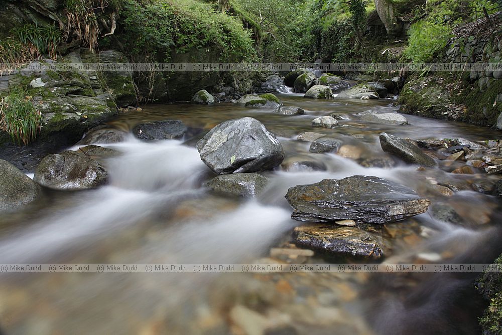 Boulders in stream slow shutterspeed