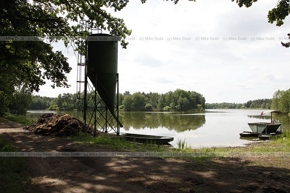 Organic waste reading for spreading into water Hlinir fishpond