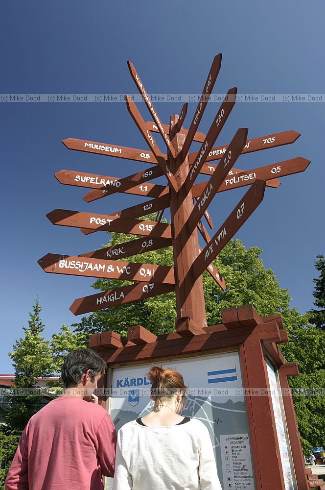 People mapreading at Kardla