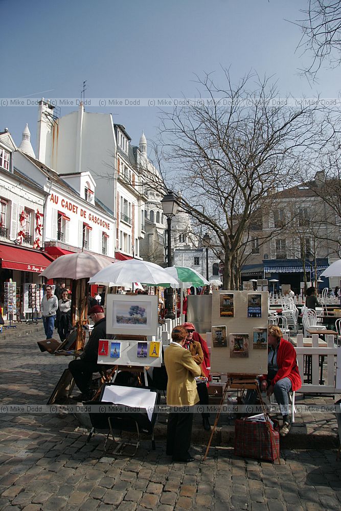 Artists and pictures Place du Tertre Montmartre Paris
