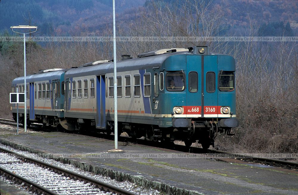 Local diesel train approaching Camporgiano
