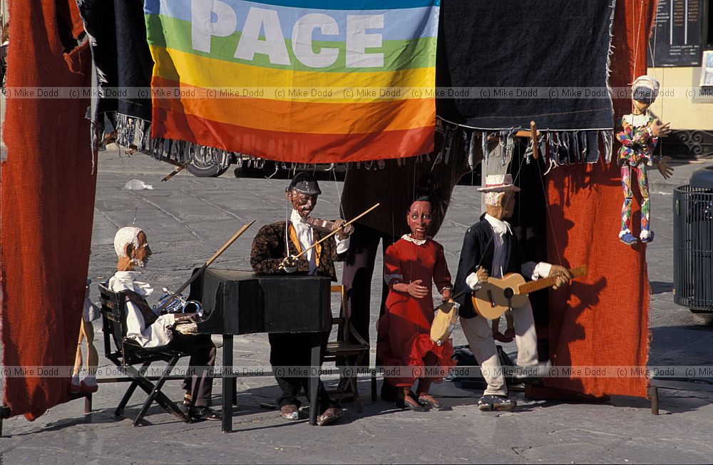 Peace puppets Firenze Florence