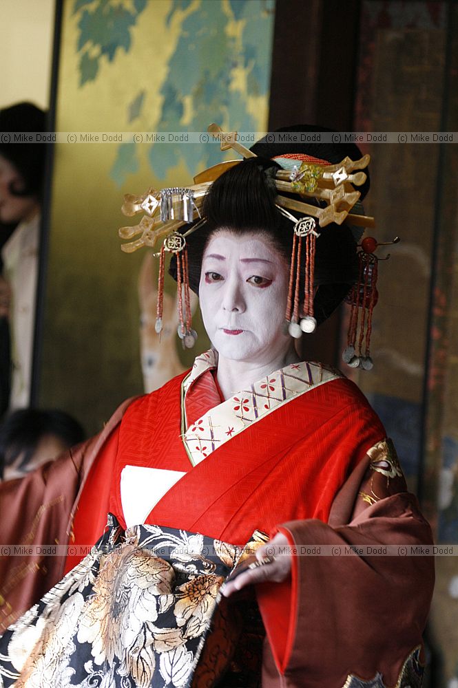 Shimabara-dayuu dancer performing at Hokyoji temple Kyoto