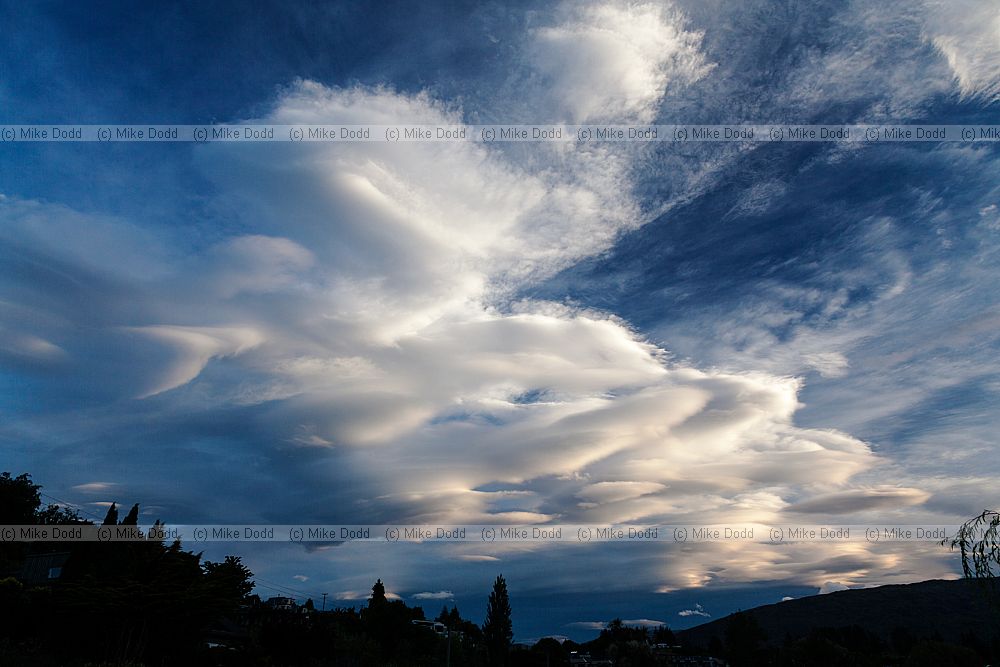 Lenticular clouds Altocumulus lenticularis