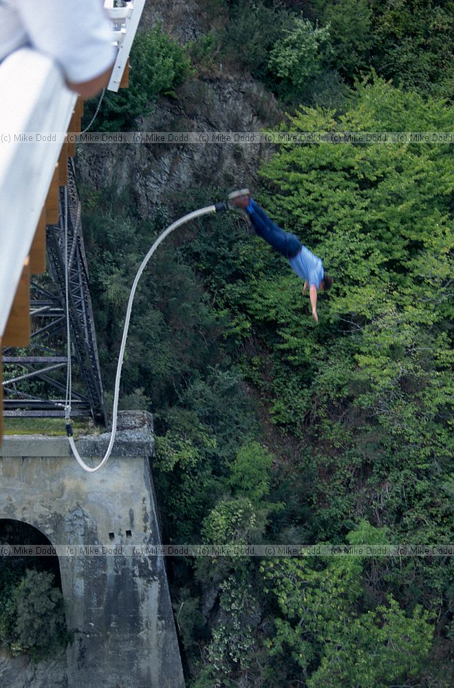 bungy jumping Waiau ferry bridge