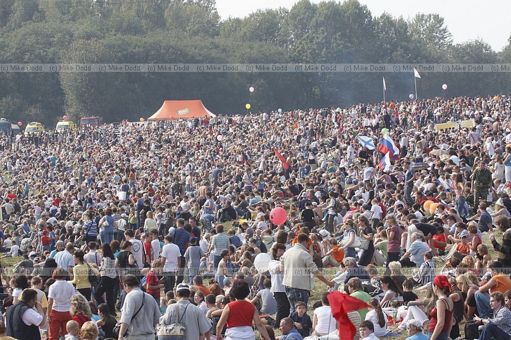 Crowds at Borodino battle reenactment