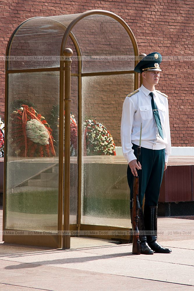 Guards at eternal flame Kremlin