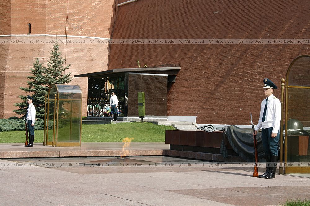 Guards at eternal flame Kremlin