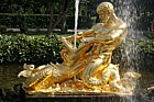 Golden fountain Quaken fighting beast Peterhof