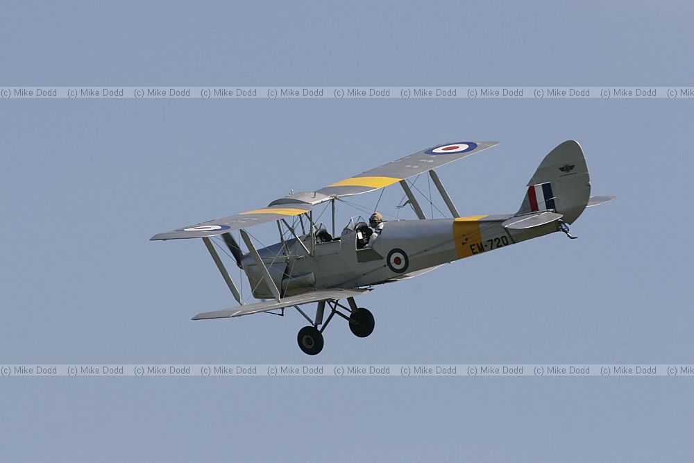 De Havilland DH82 Tiger Moth G-AXAN