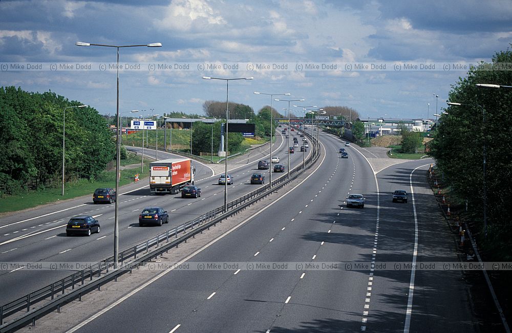Motorway M1 sunny free flowing
