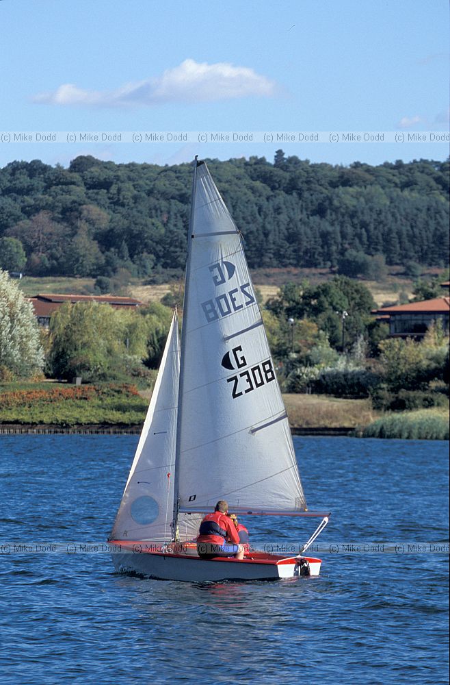 Sailing Caldecotte lake