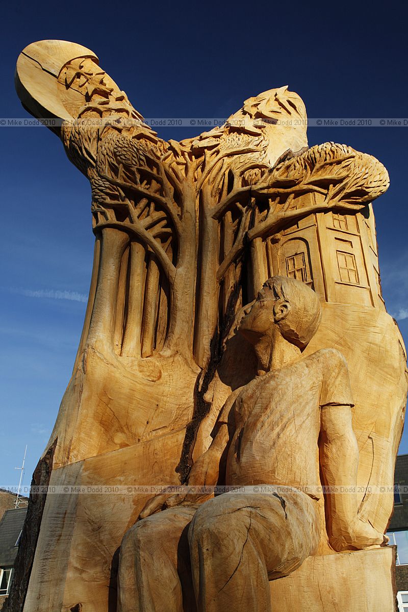 Cedrus libani sculpture